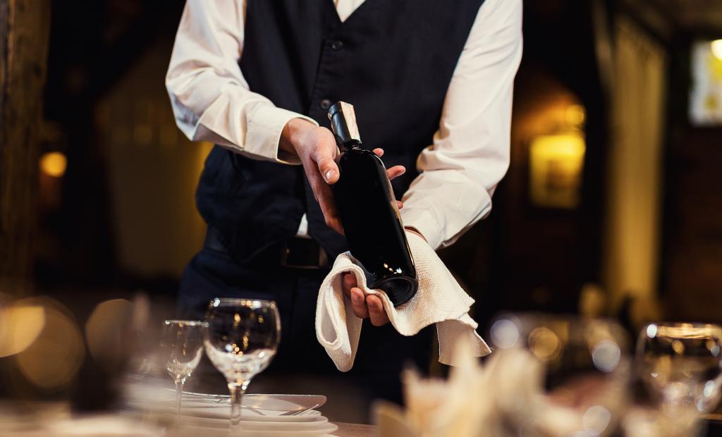 Staff waiterressAssistant Waiterress!!.jpg